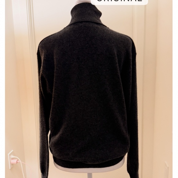 NWOT | Bloomingdale’s 100% Cashmere Women's Turtleneck | Size Medium - Picture 7 of 7